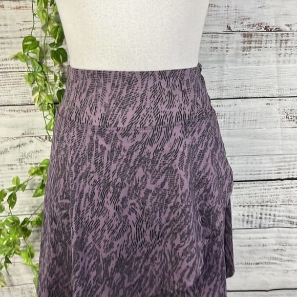 Eddie Bauer Fitness Sports Skirt size Medium Plum Black Faux Wrap Stretch Short - Picture 2 of 11